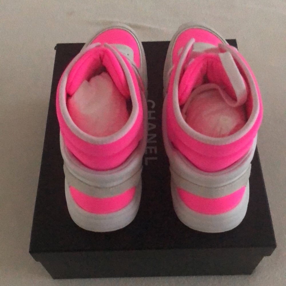 Chanel CC Logo White Pink High Top Sneakers - Picture 5 of 14